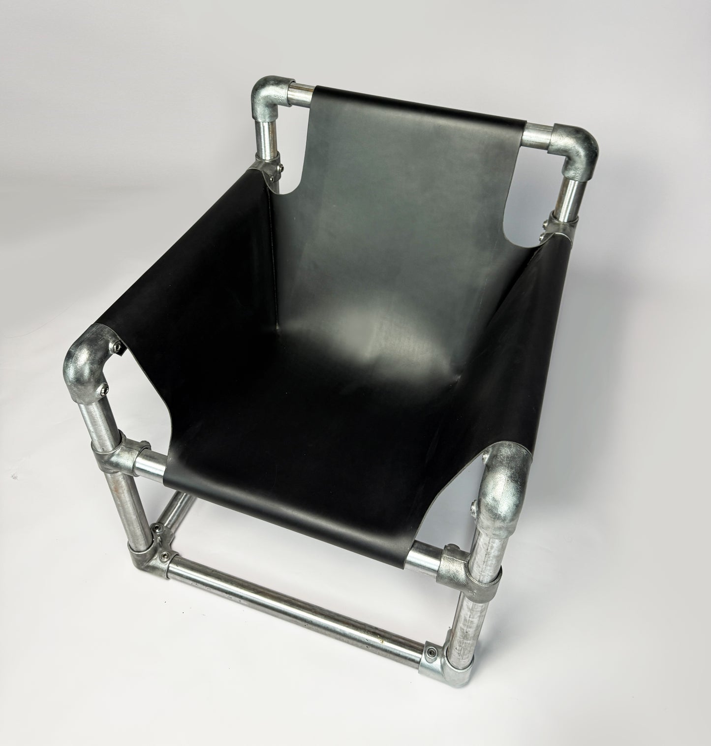 trefoil tension chair