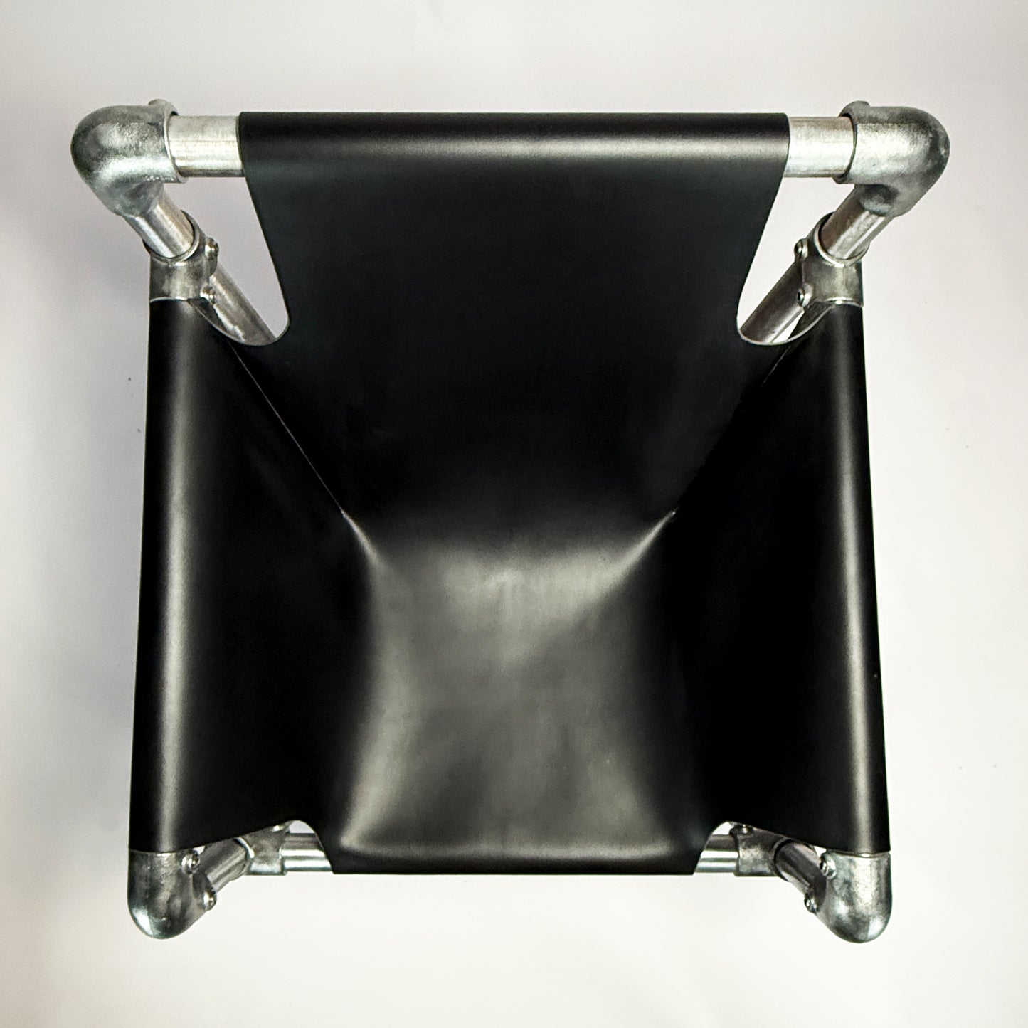 trefoil tension chair