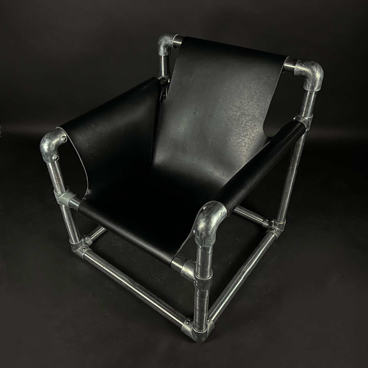 trefoil tension chair