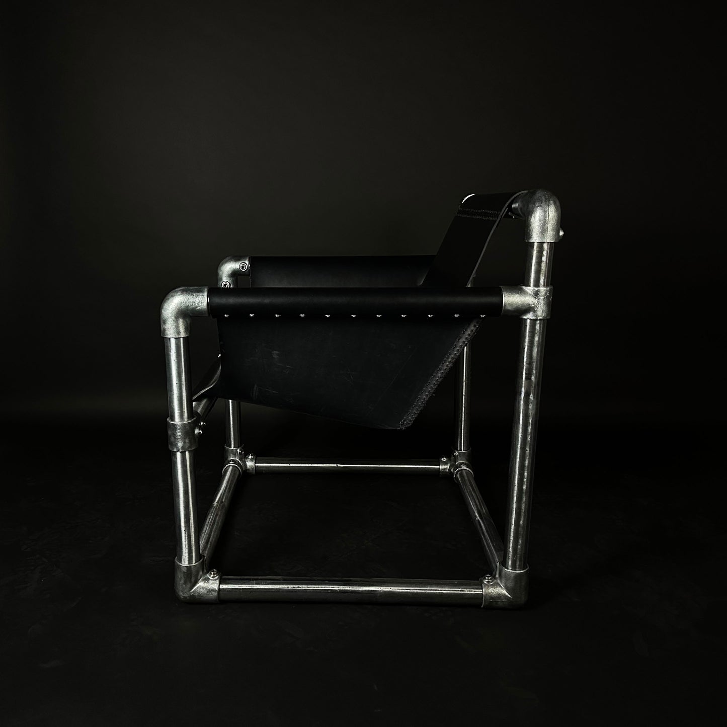 trefoil tension chair