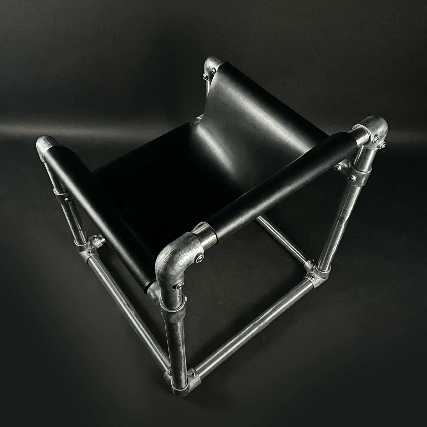 trefoil tension chair